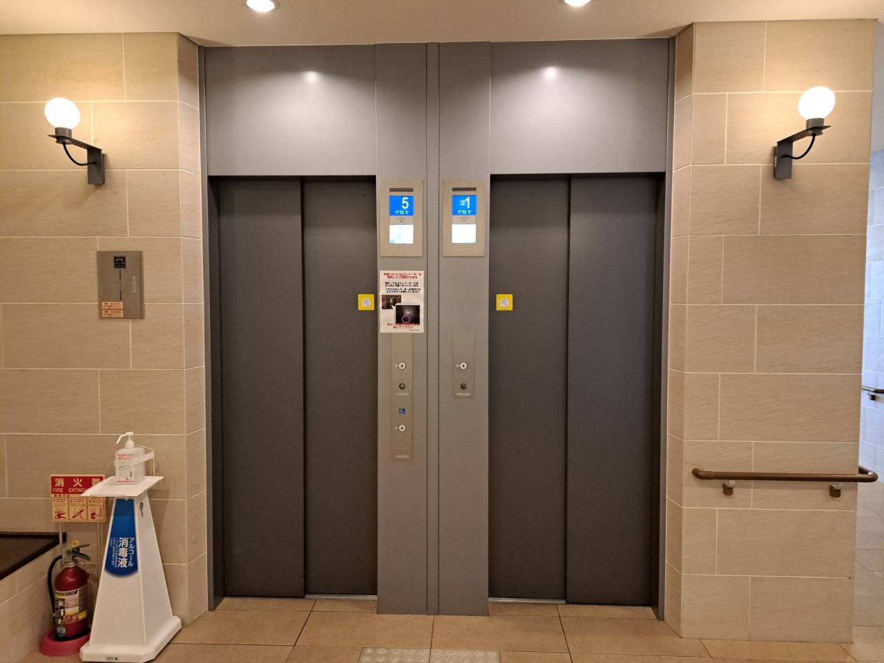 エレベーターは２基